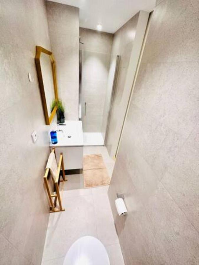 Large Flat Up 8pp Apartment