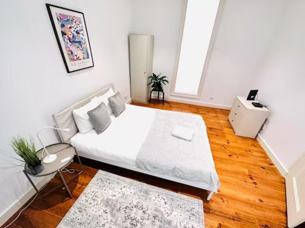 Large Flat Up 8pp * Lisbon