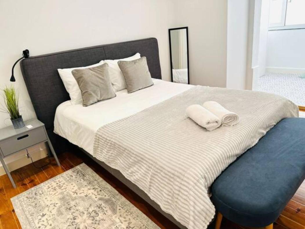 Large Flat Up 8pp Lisbon