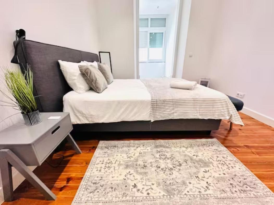 Large Flat Up 8pp Lisbon