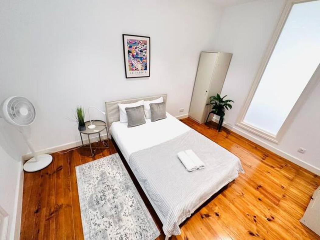 Apartment Large Flat Up 8pp Lisbon