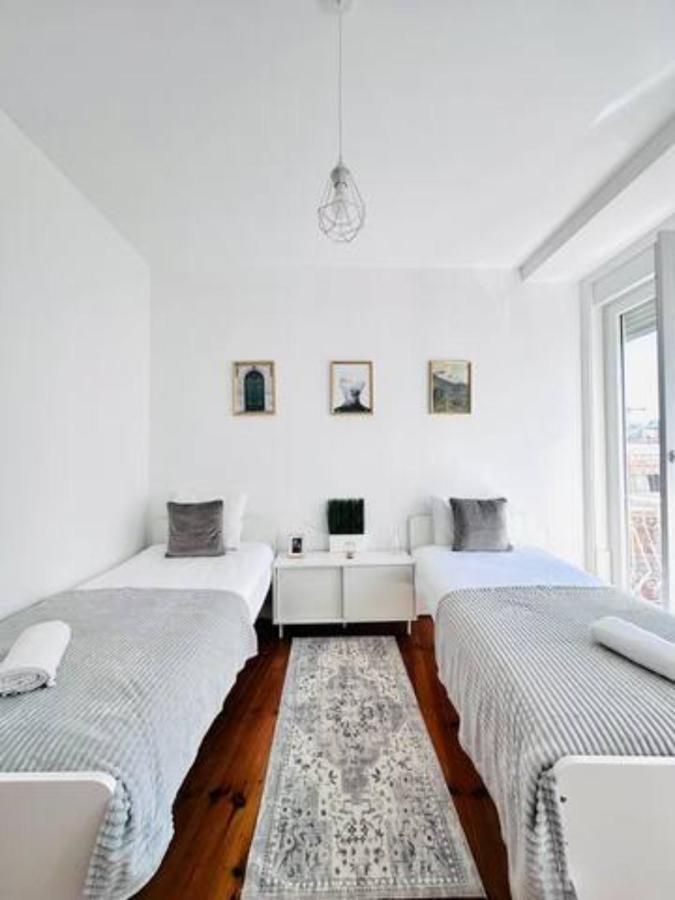 Large Flat Up 8pp Apartment Lisbon