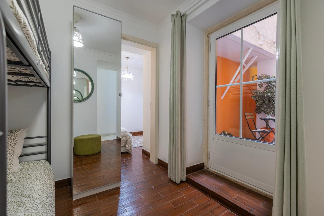 Lovely Patio Getaway In Lisbon