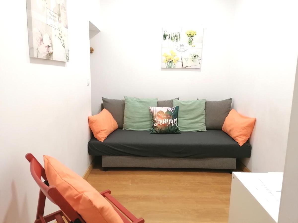 Apartment Flowers In Pop House Lisbon