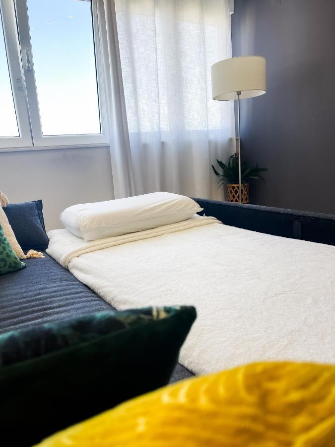 Airport Apartment *