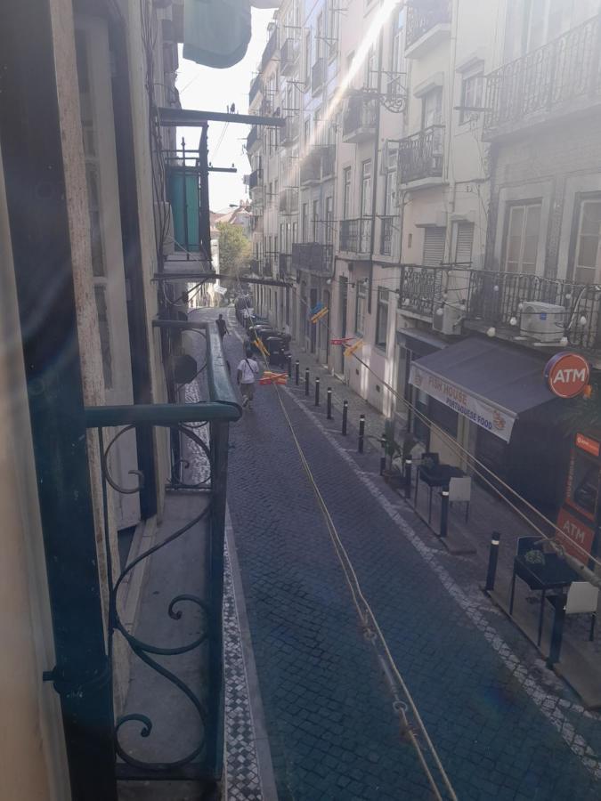 Chiado / Carmo Small Artist Lisbon