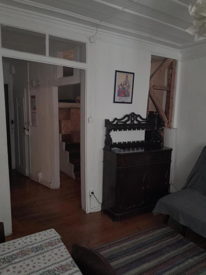 Chiado / Carmo Small Artist Apartment Lisbon