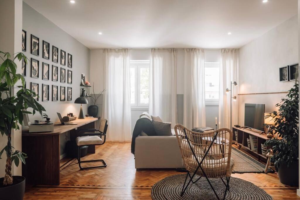 Soum - 2 Bedrooms In Alvalade Apartment Lisbon