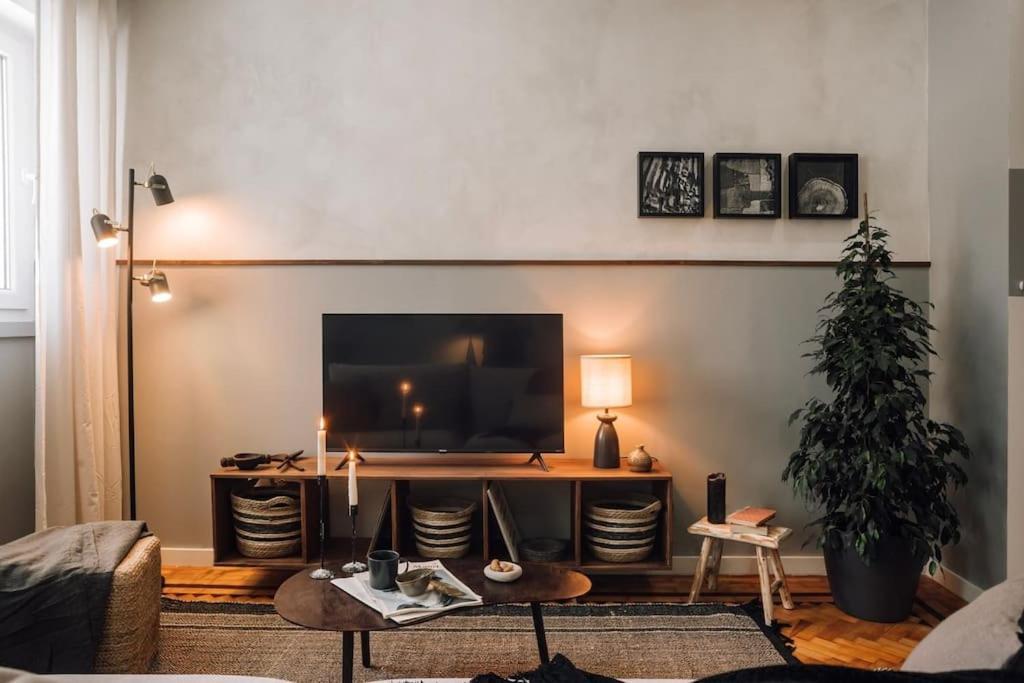 Soum - 2 Bedrooms In Alvalade