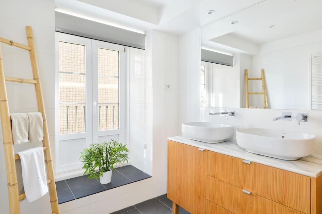 Charming Duplex With Private Terrace And Parking Lisbon