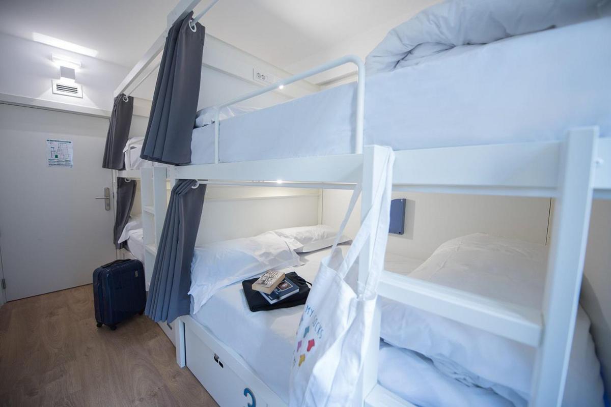 Hostel Room00 *