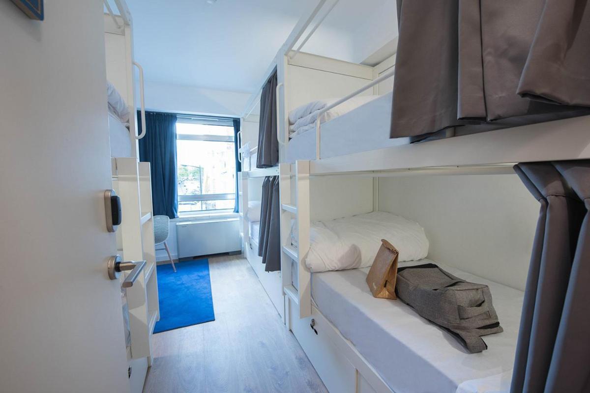 Hostel Room00