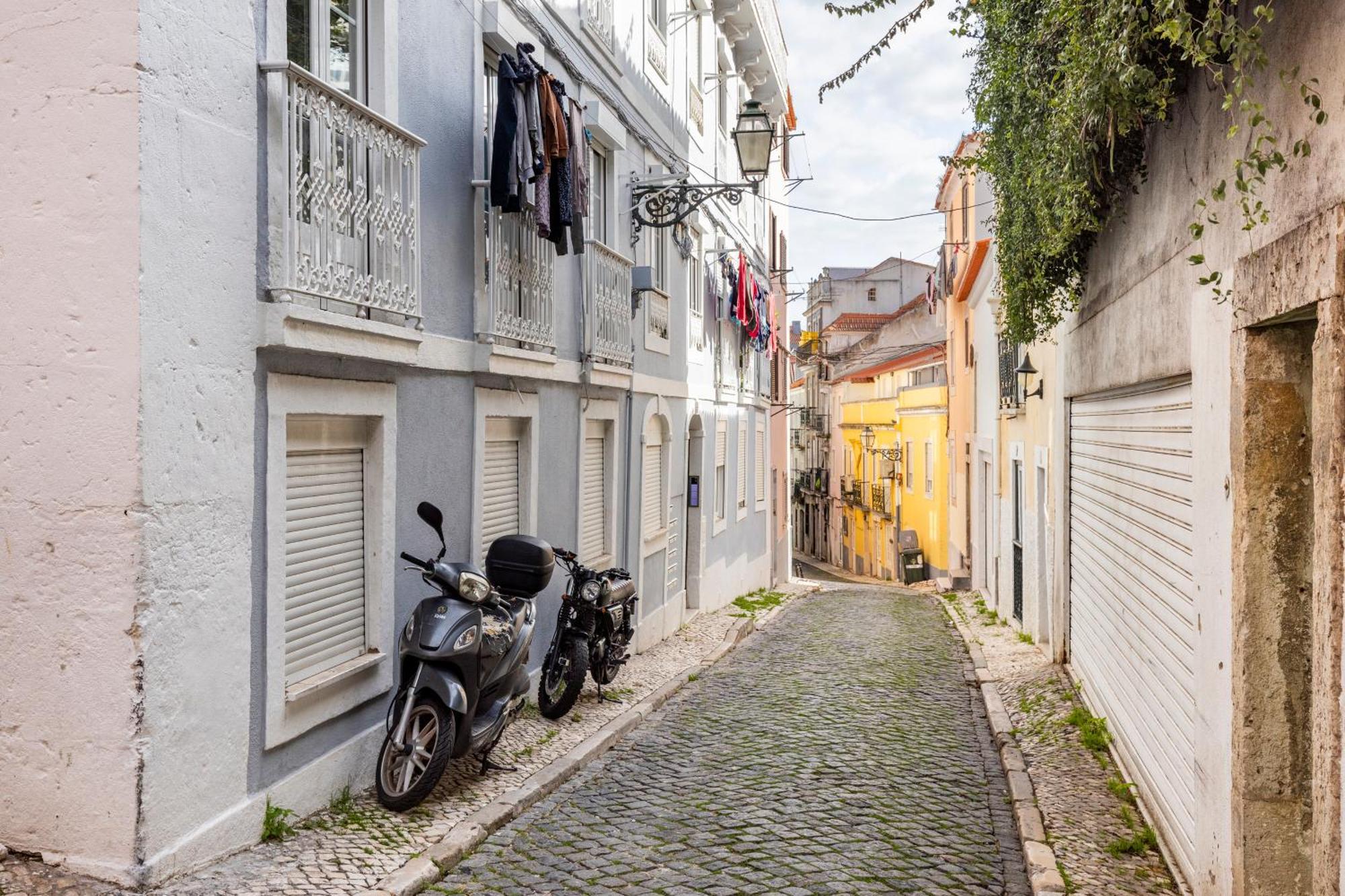Avenida Da Liberdade Area, Bright And Newly Renovated 2 Bedroom Apartment, Historical Center * Lisbon