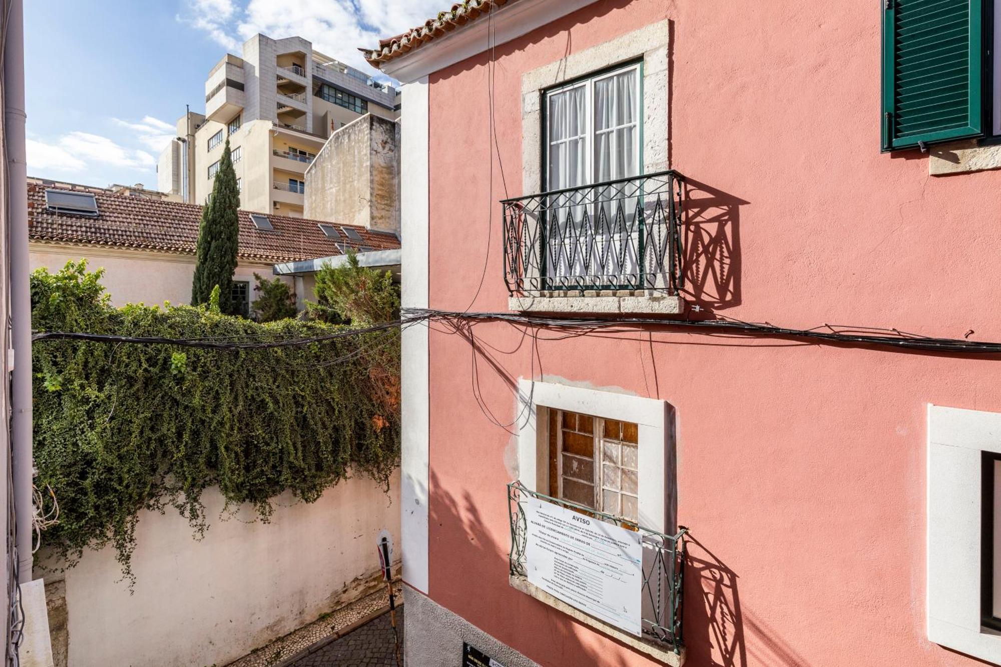 Apartment Avenida Da Liberdade Area, Bright And Newly Renovated 2 Bedroom Apartment, Historical Center