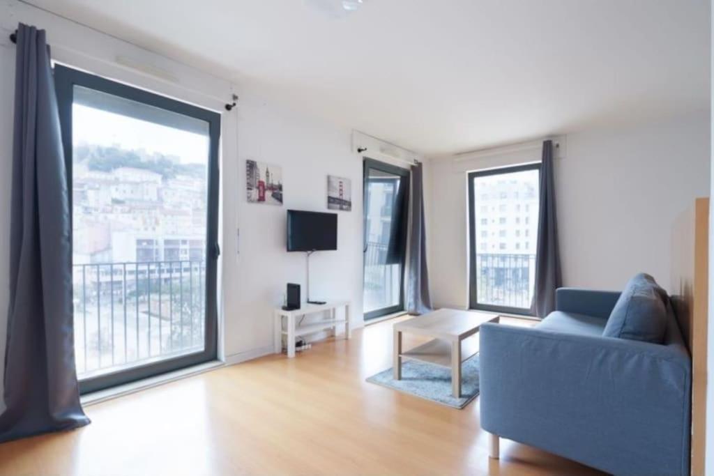Apartment Elevator Flat And Parking Spaces *