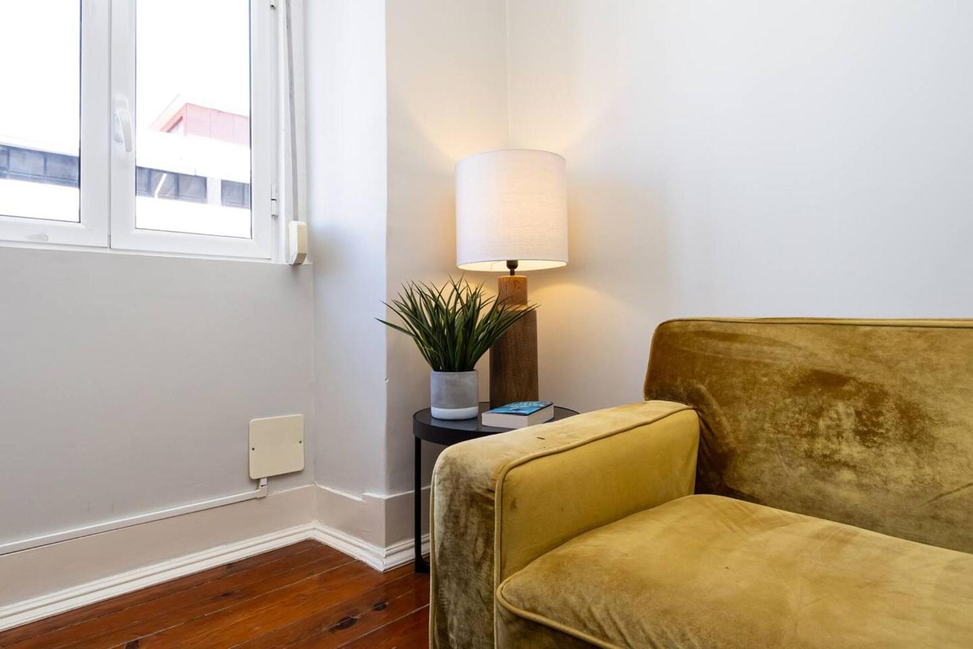 Spacious In 120 M² Fireplace *