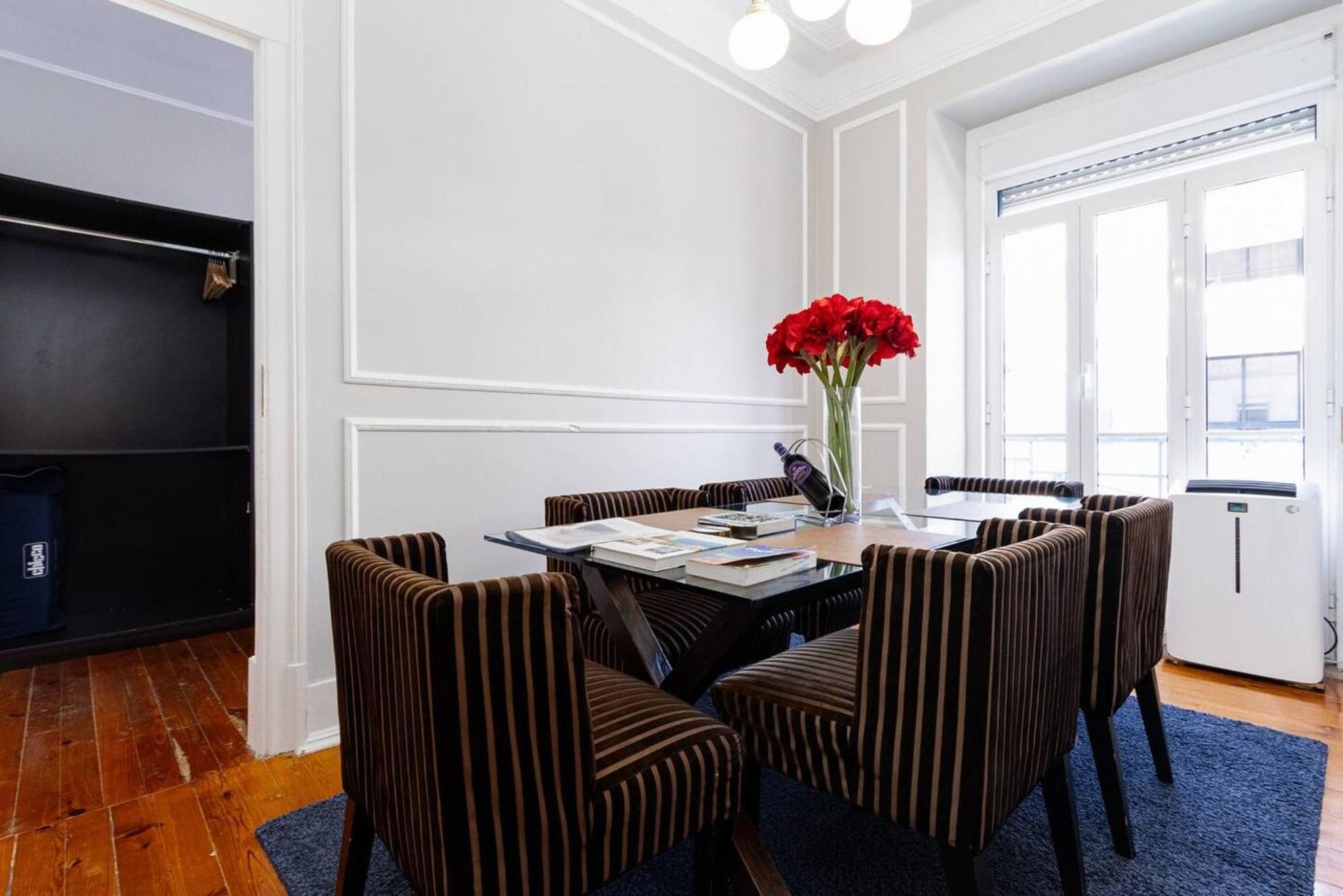 Spacious In 120 M² Fireplace * Lisbon
