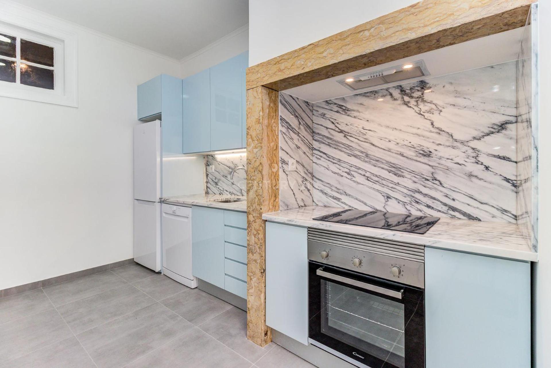 Quarto Aconchegante Com Janela E Vista Para Cidade Lisbon