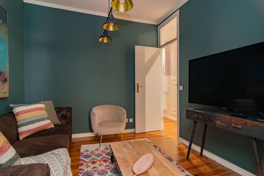 Charming Tram 28 W/ac, Heating Apartment *