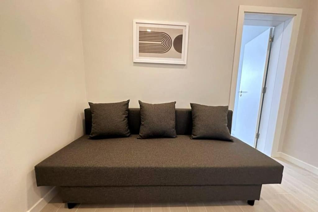 Apartamento Modern Retreat With Patio Near The Airport - Oha I