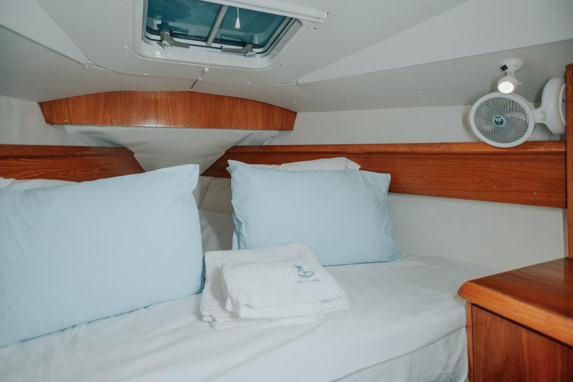Botel In A Boat - Lisboa
