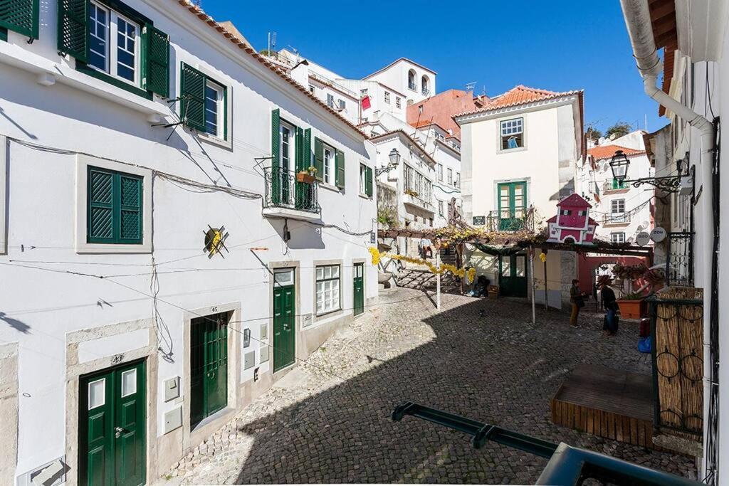 Alfama 52 Unique Apt With Pituresque Balcony Apartment *