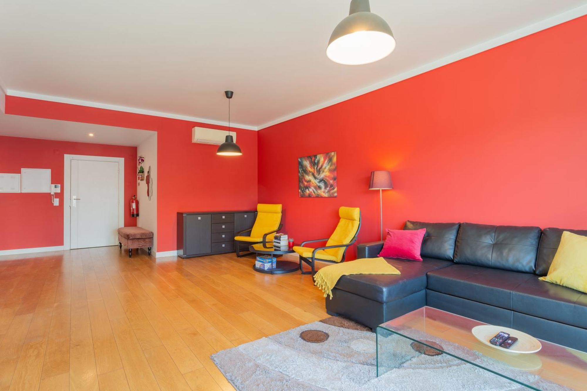 Apartment Ldapartments - Spacious Haven W/lift&garage