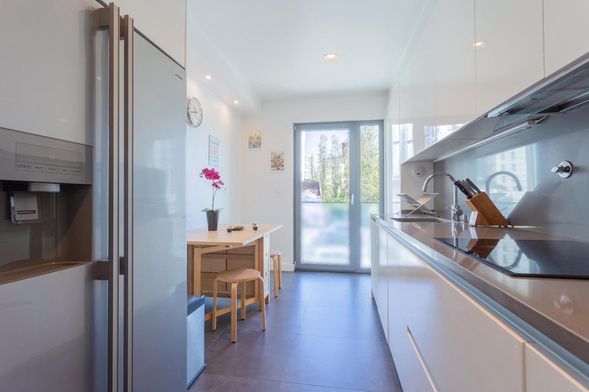 Apartment Ldapartments - Spacious Haven W/lift&garage