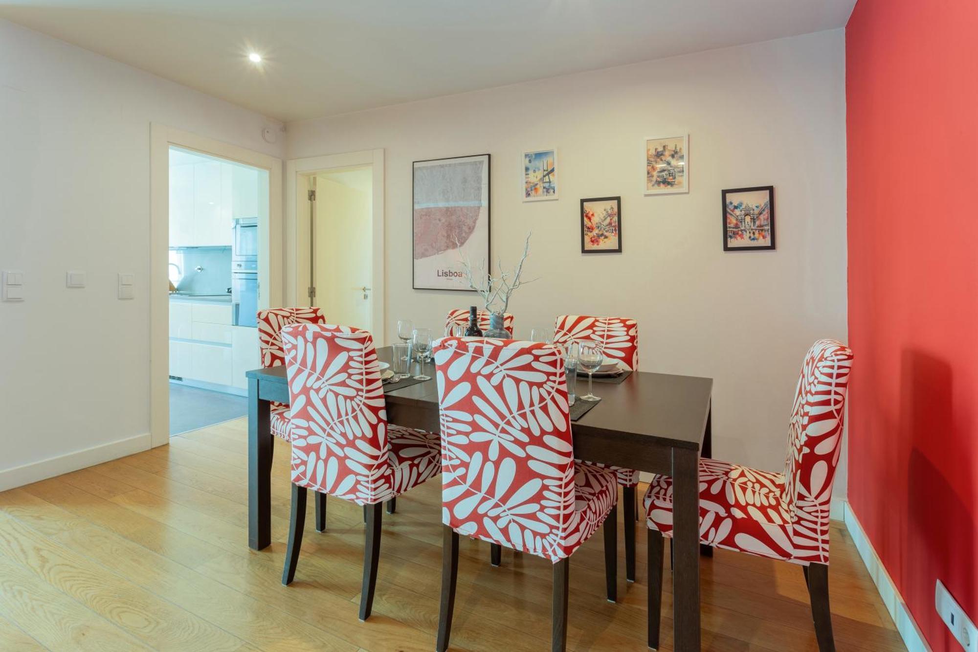 Apartment Ldapartments - Spacious Haven W/lift&garage