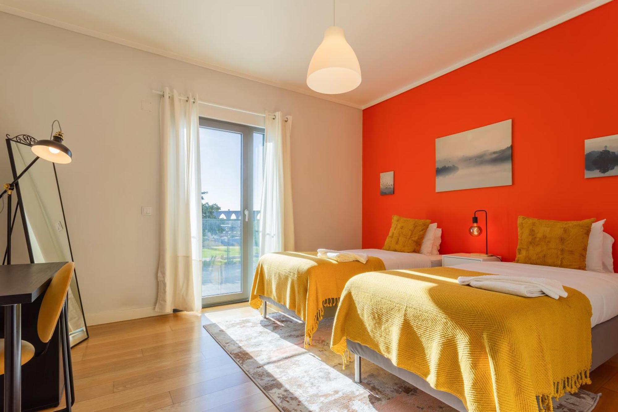 Ldapartments - Spacious Haven W/lift&garage Apartment *