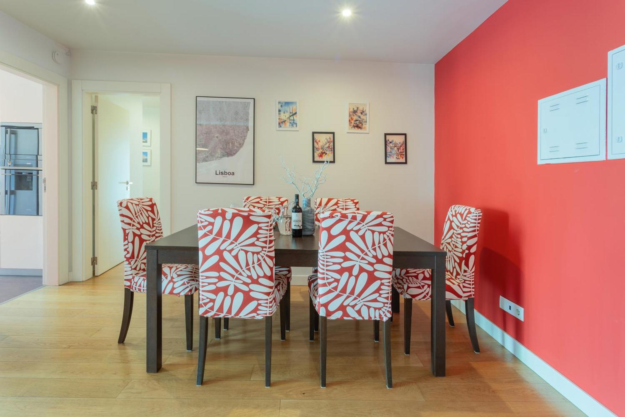 Apartment Ldapartments - Spacious Haven W/lift&garage *