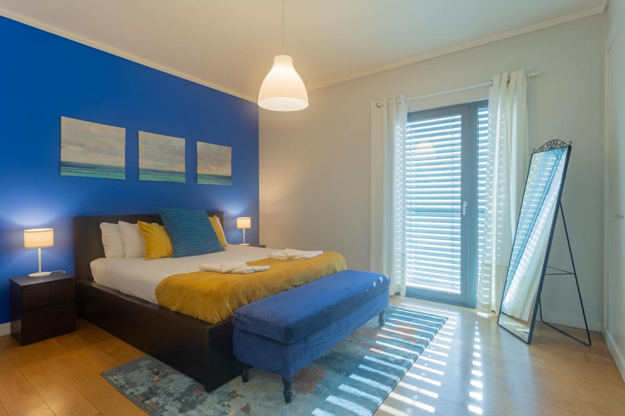 Ldapartments - Spacious Haven W/lift&garage Apartment *