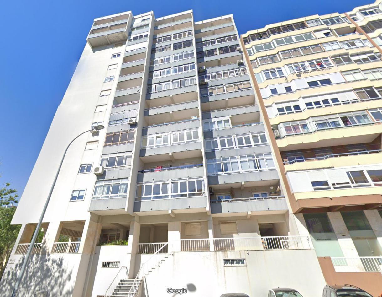 Wonderful Shared In Alfornelos - Near Metro! Guest house Lisbon