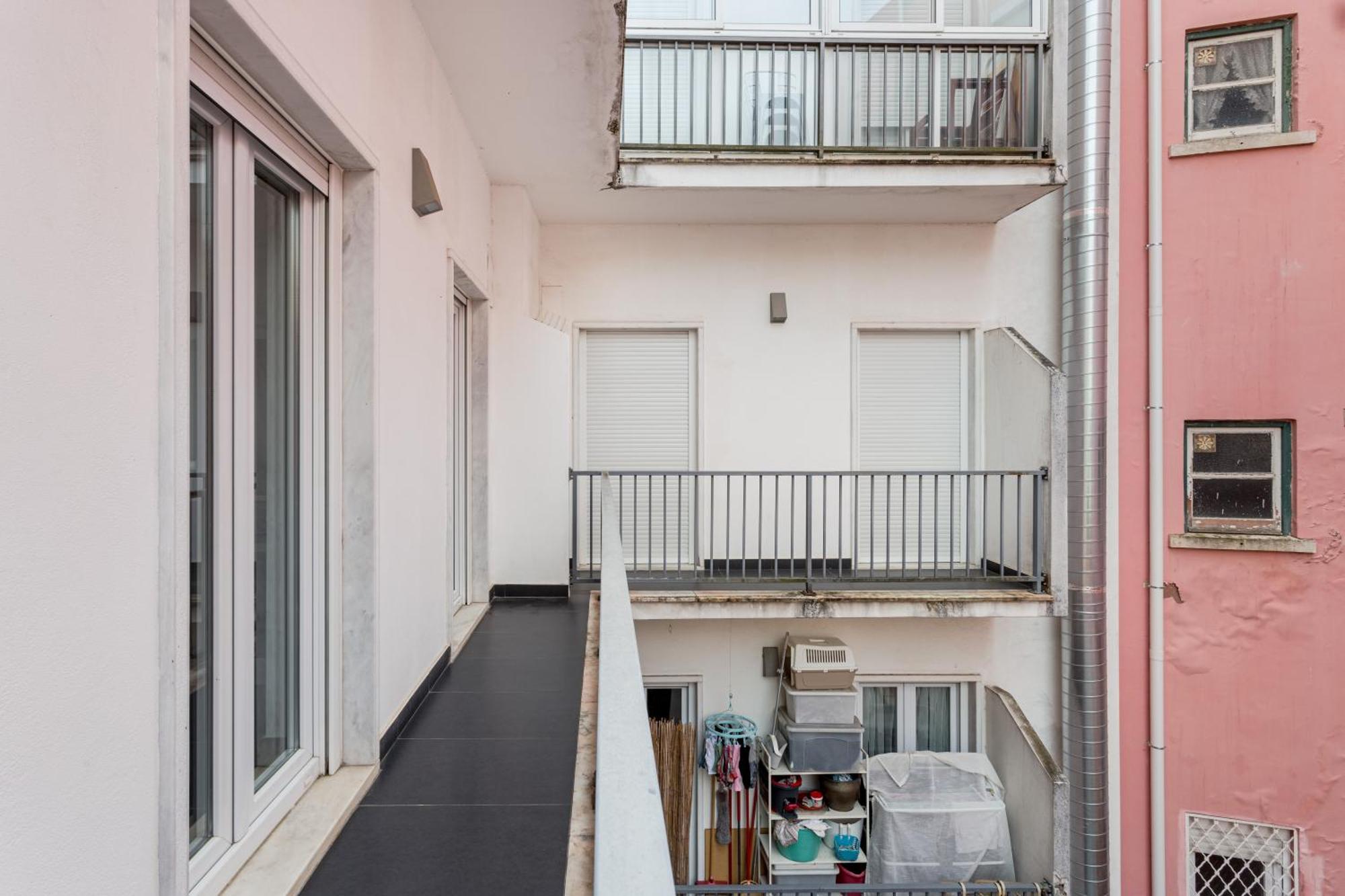 Joivy Modern Flat Near Estrela Garden * Lisbon