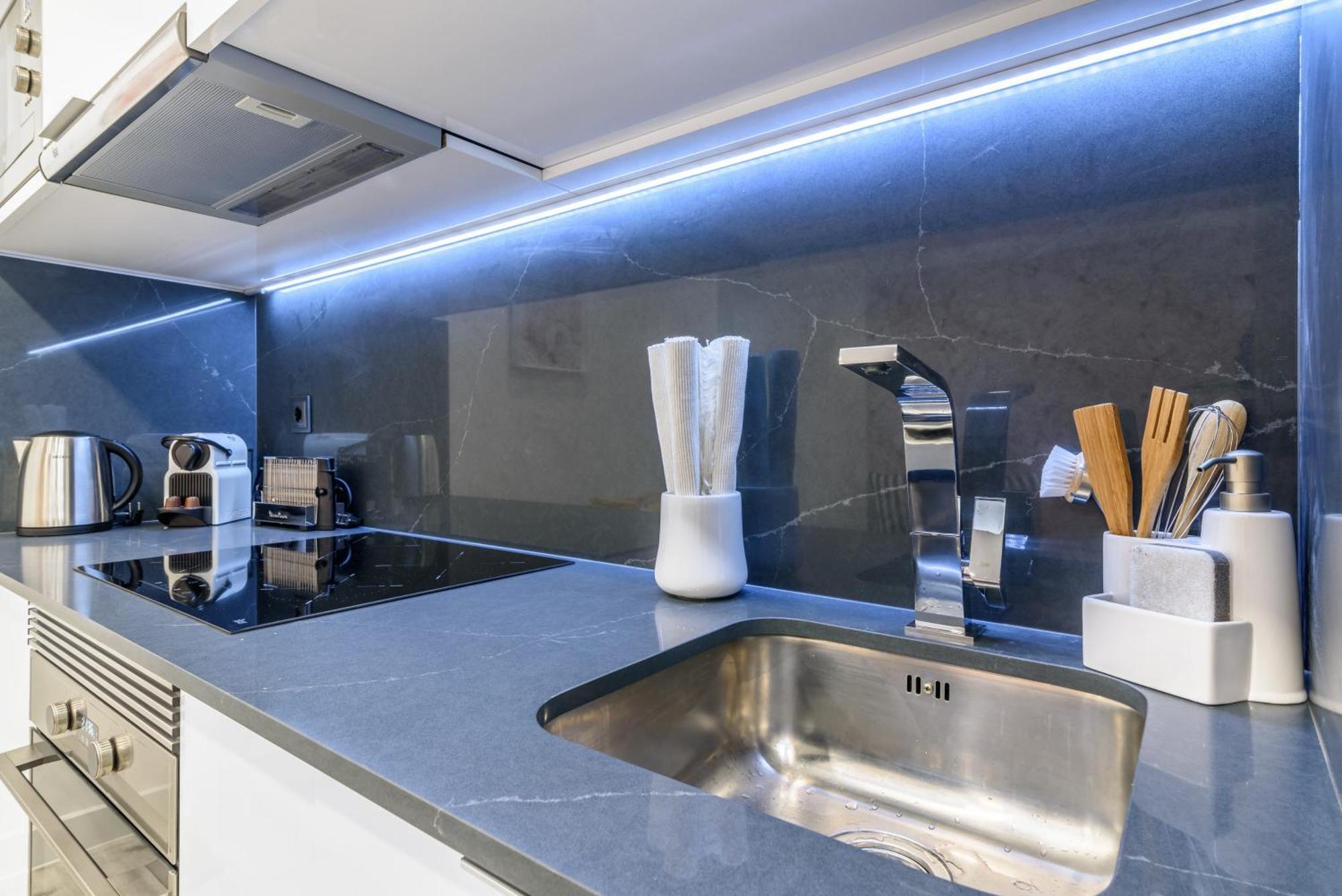 Whome Chic Escape: Your Stylish Haven In Downtown *