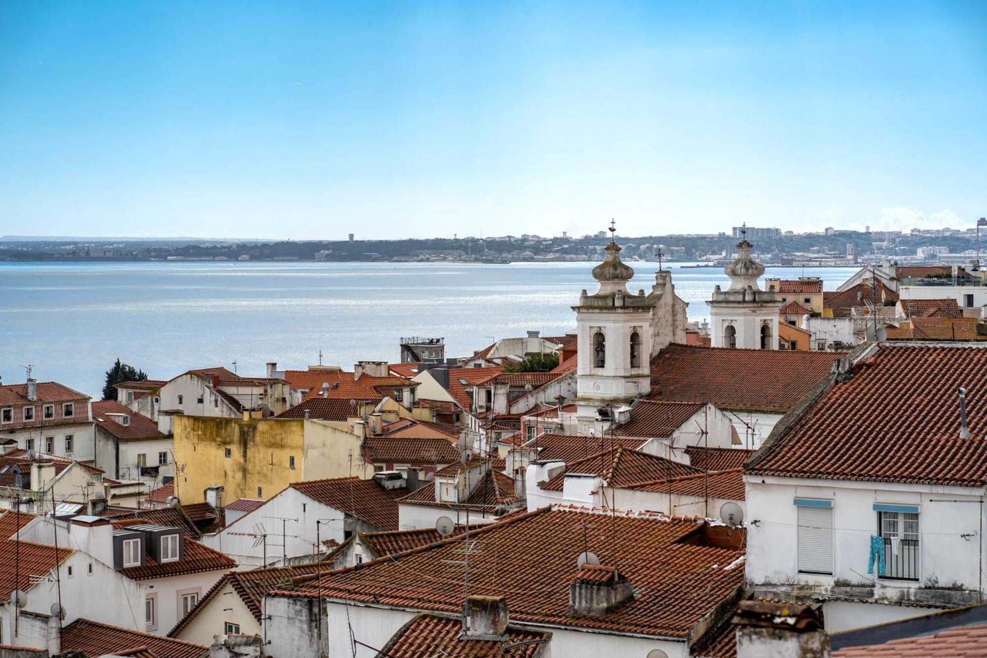 Apartment Alfama Terrace 360º - Private Terrace With Exceptional River View With A/c! Lisbon