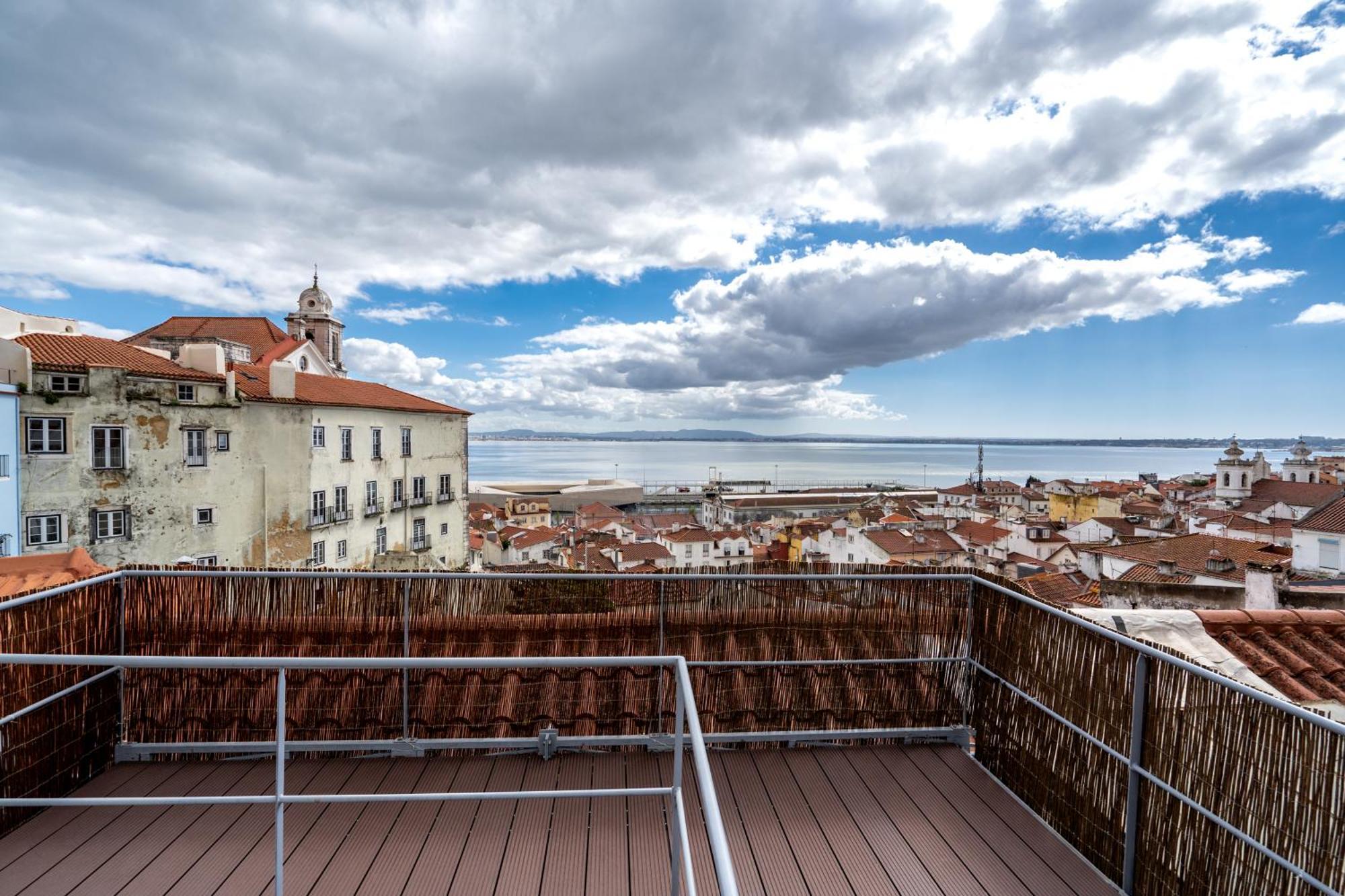 Apartment Alfama Terrace 360º - Private Terrace With Exceptional River View With A/c! Lisbon