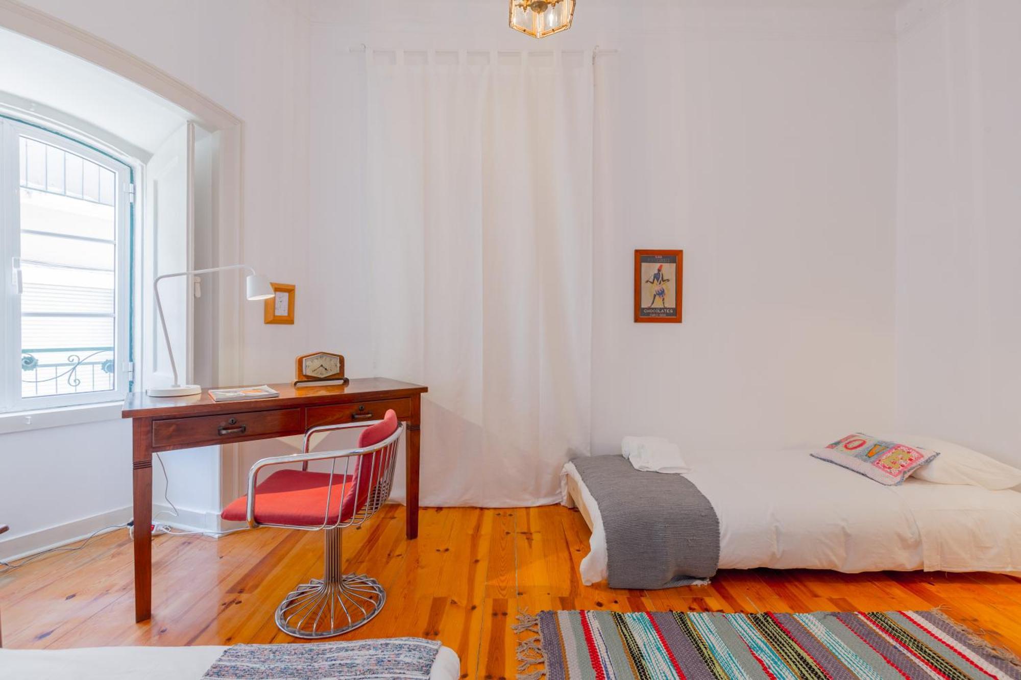 Spacious, Bright And Sunny Apartment, By Timecooler Lisbon
