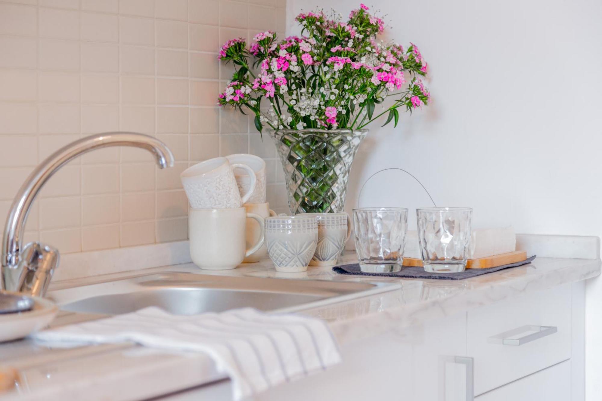 Spacious, Bright And Sunny Apartment, By Timecooler Lisbon