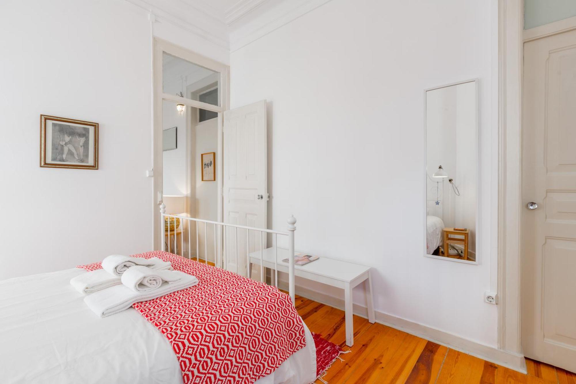Spacious, Bright And Sunny Apartment, By Timecooler Lisbon