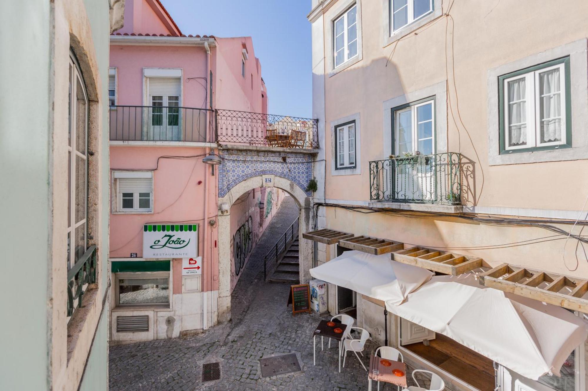 Spacious, Bright And Sunny Apartment, By Timecooler Lisbon