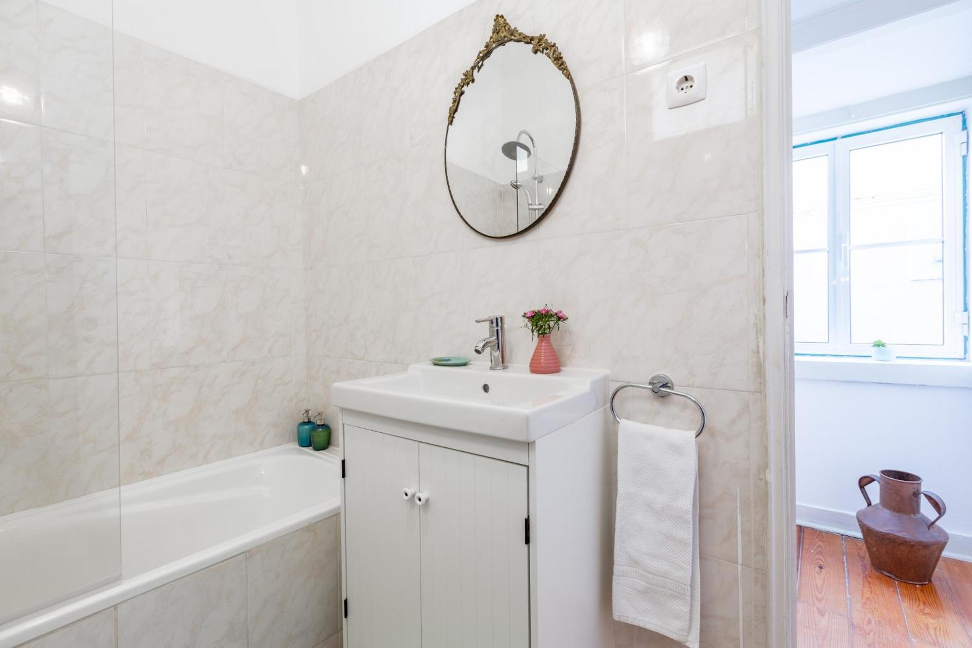 Apartment Spacious, Bright And Sunny Apartment, By Timecooler Lisbon