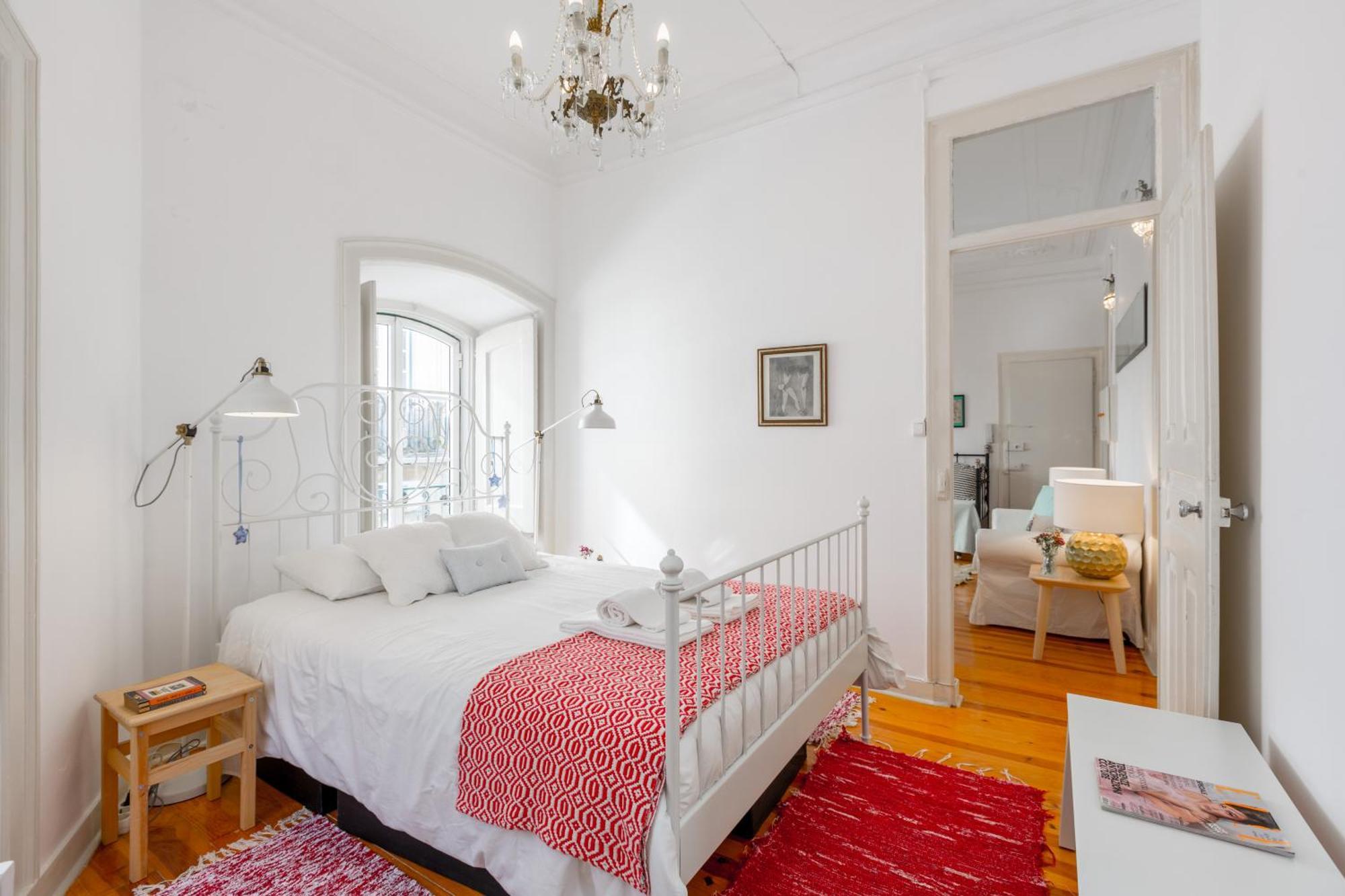 Spacious, Bright And Sunny Apartment, By Timecooler Lisbon