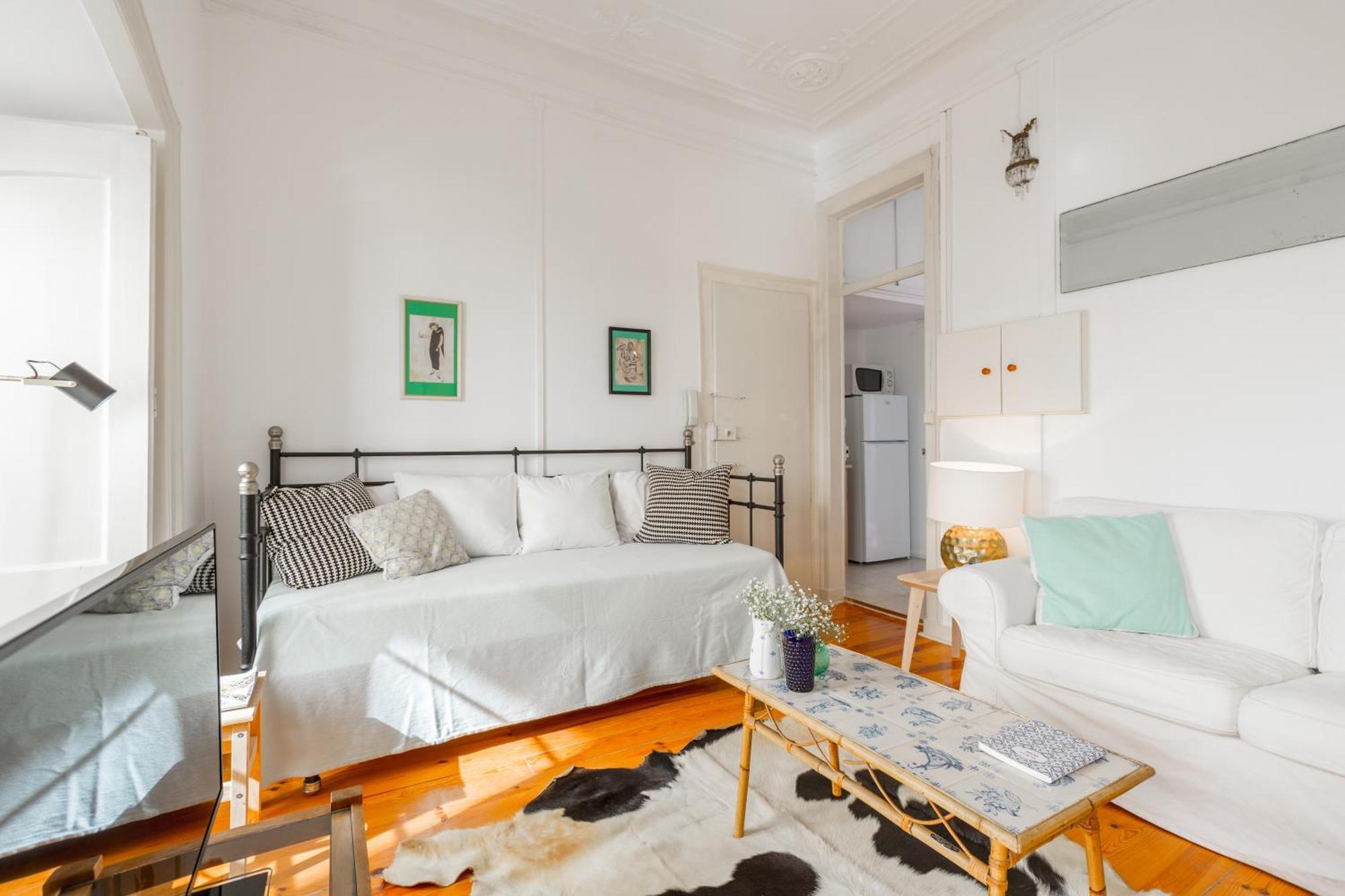 Spacious, Bright And Sunny Apartment, By Timecooler Lisbon