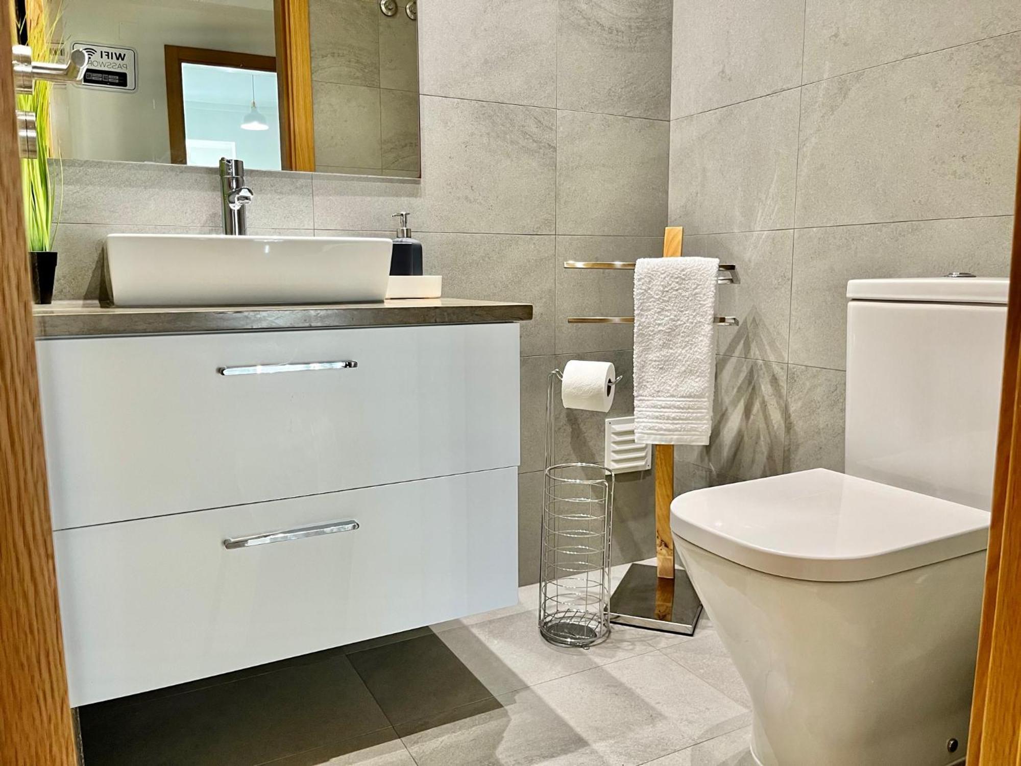 Apartamento Modern & Spacious With River View *