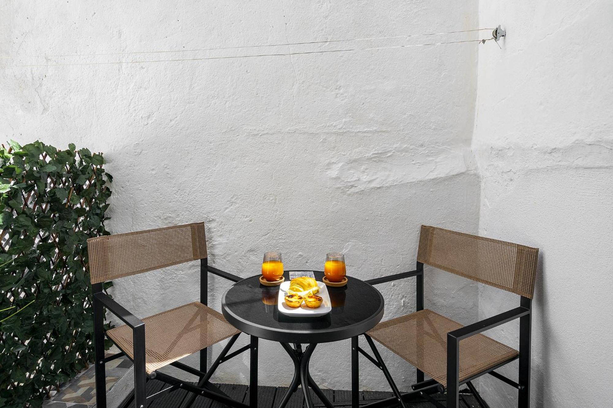 Apartment Whome Stylish Family In The Heart Of Chiado Lisbon