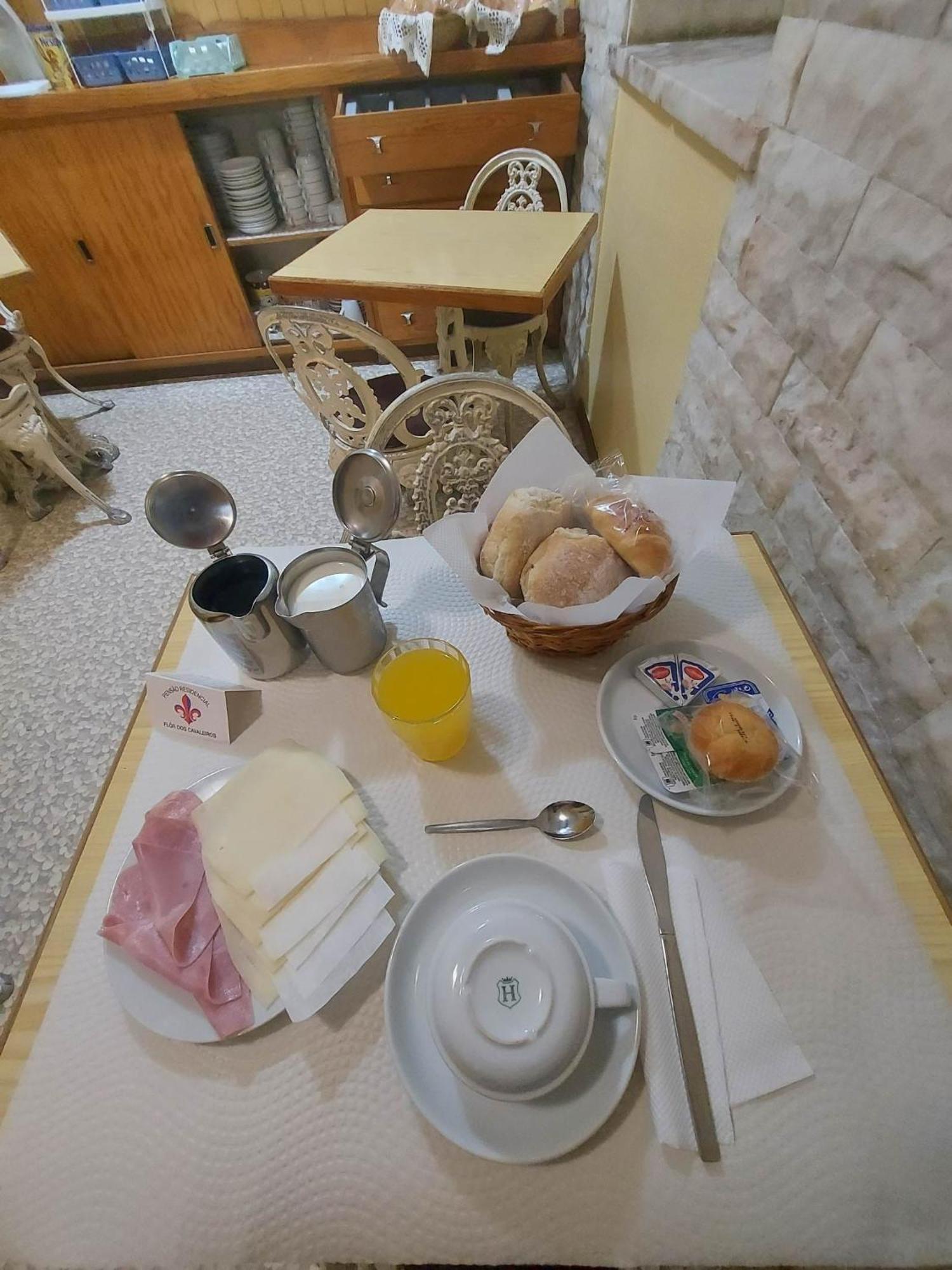 Pensao Residencial Flor Dos Cavaleiros Guest house