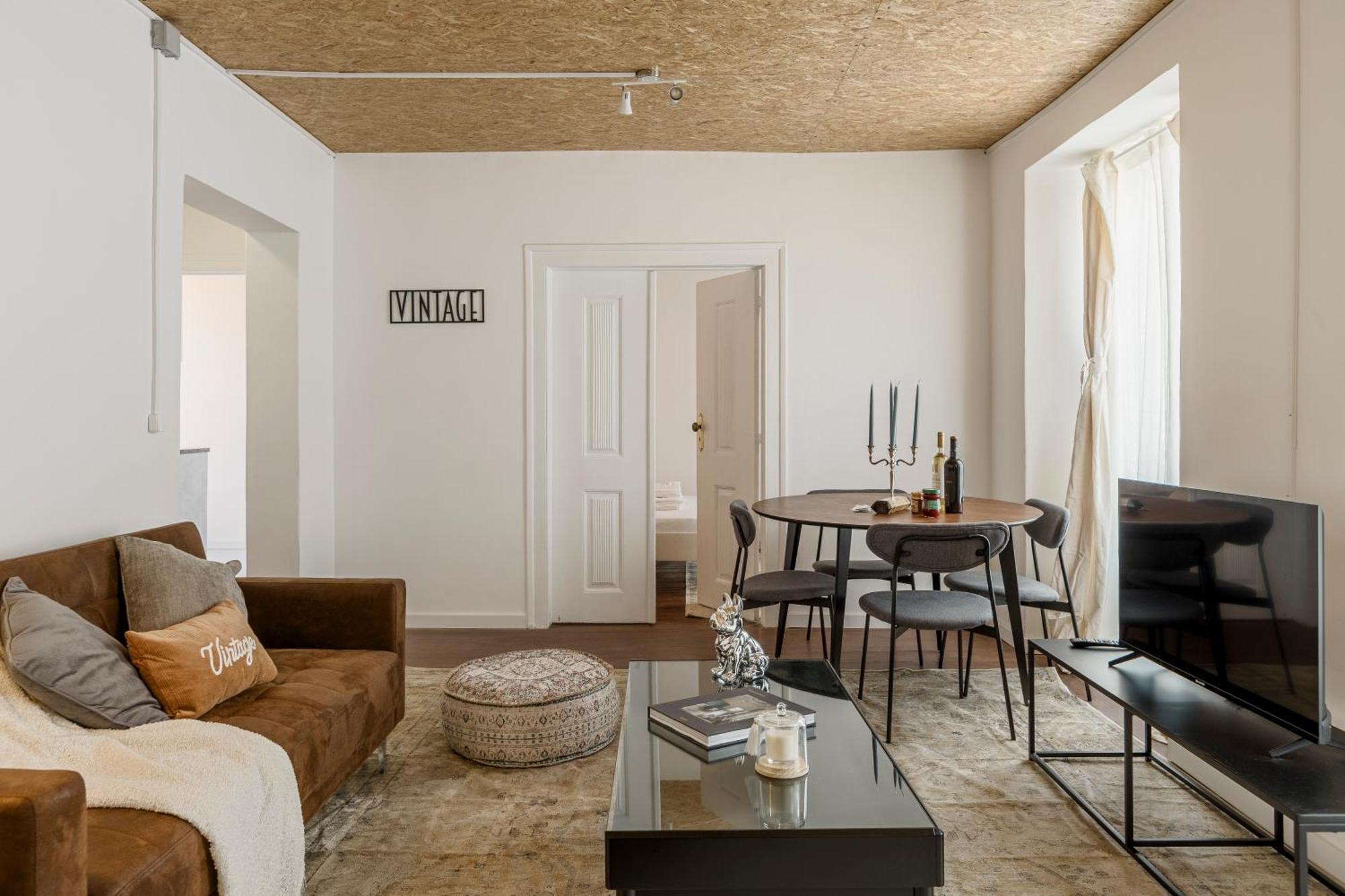 905 * Lisbon