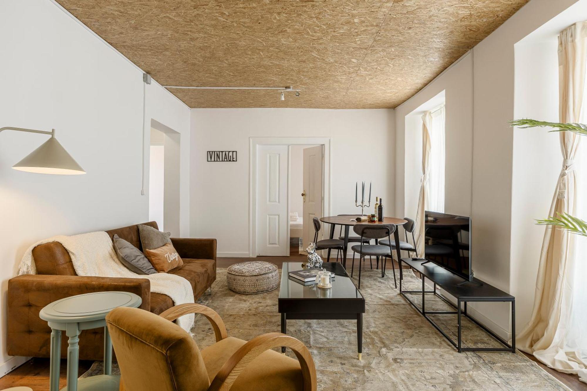 905 Apartment *