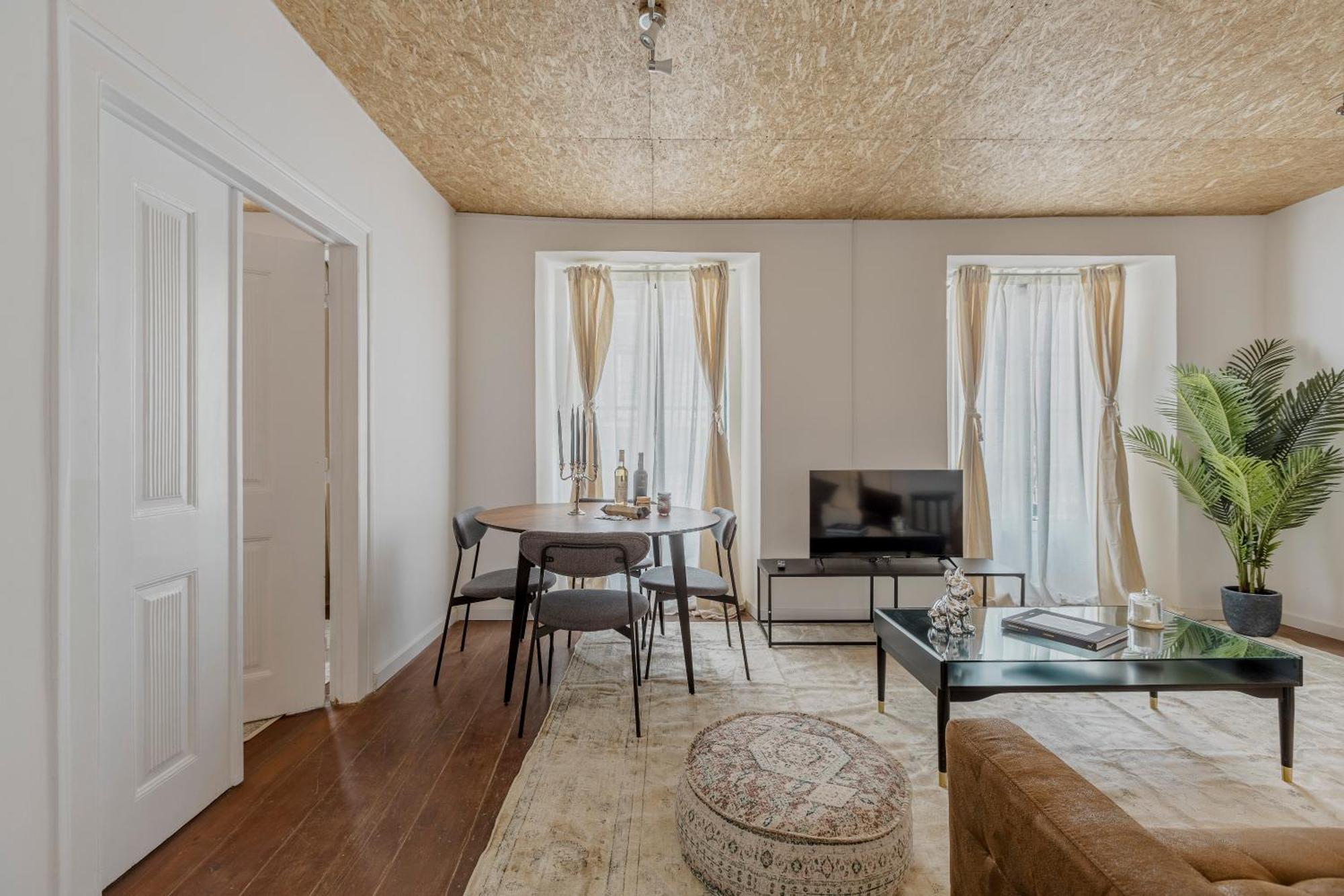 905 Apartment *